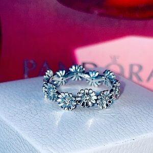 Authentic pandora ring size 6 💌📩💌📩🌷💕💌📩💌📩💌📩💌📩💌📩💌📩💌📩📩📩📩💌📩